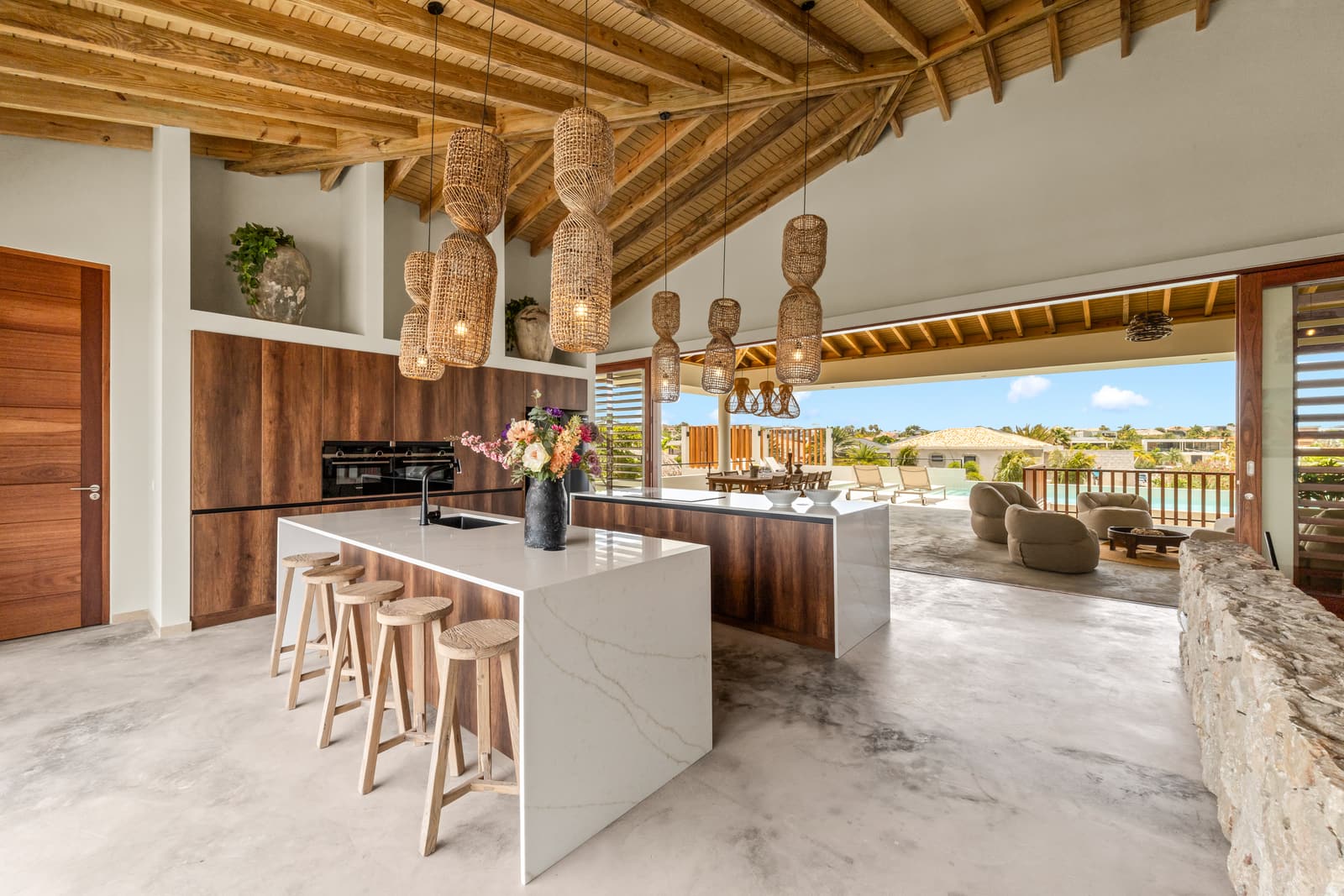 Buitenkeuken en bar van Villa Renco